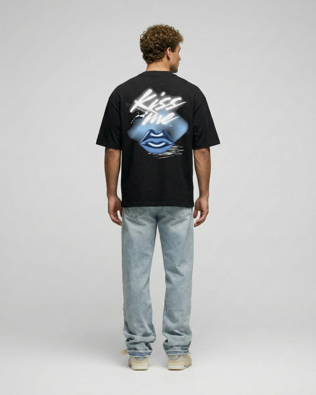 KISS_ME_OVERSIZED_T-SHIRT_BLACK
