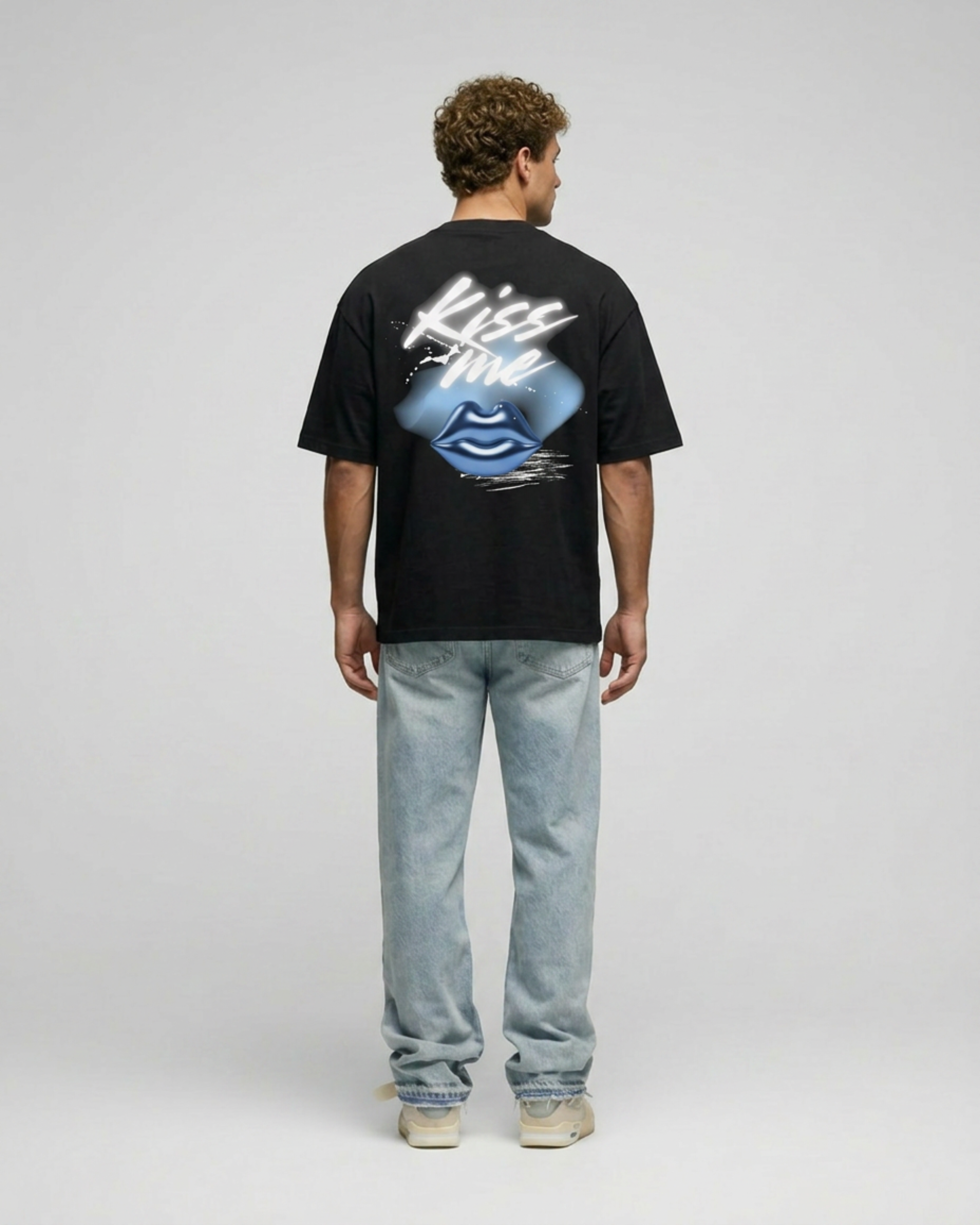 KISS_ME_OVERSIZED_T-SHIRT_BLACK