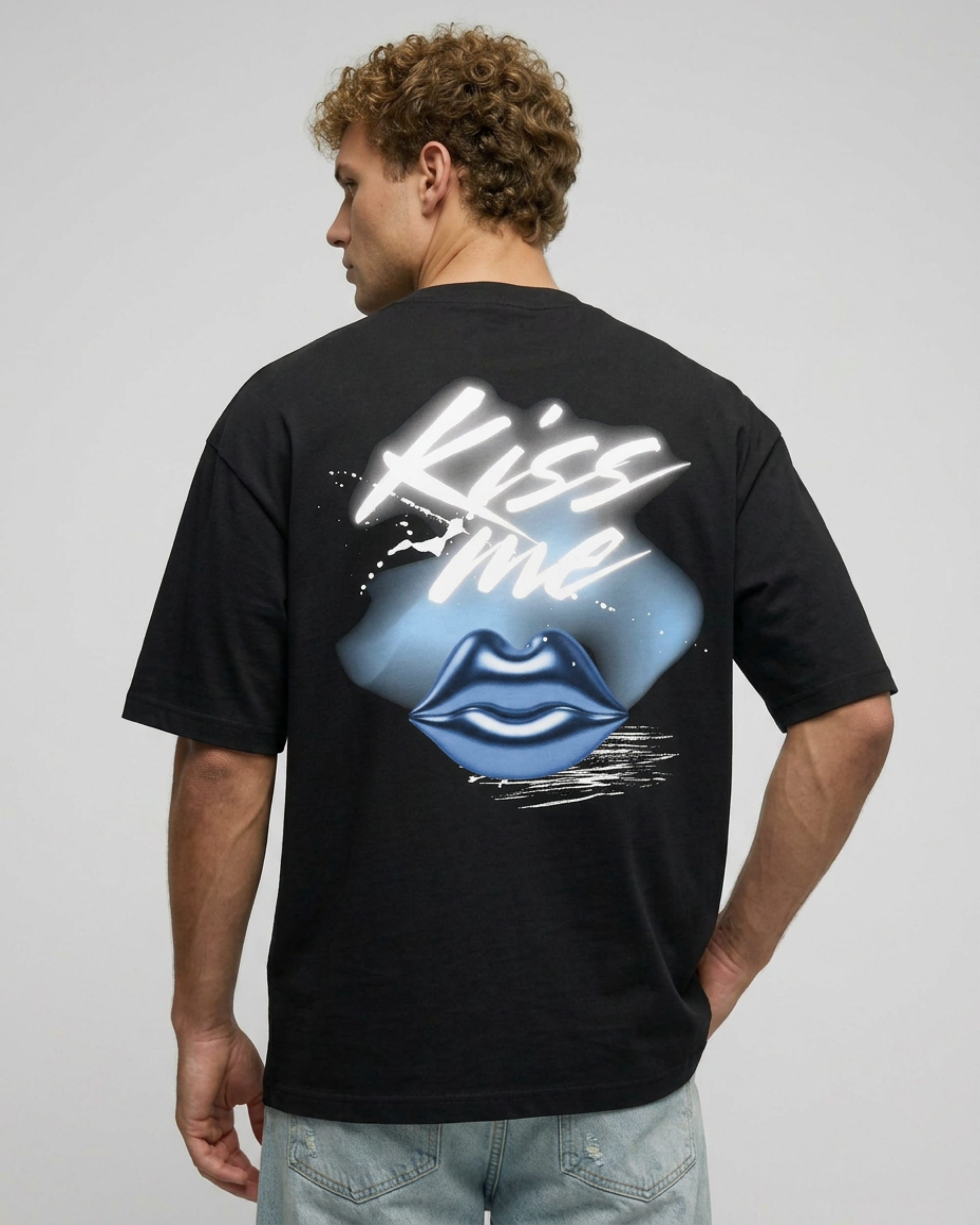 KISS_ME_OVERSIZED_T-SHIRT_BLACK_AND_BLUE
